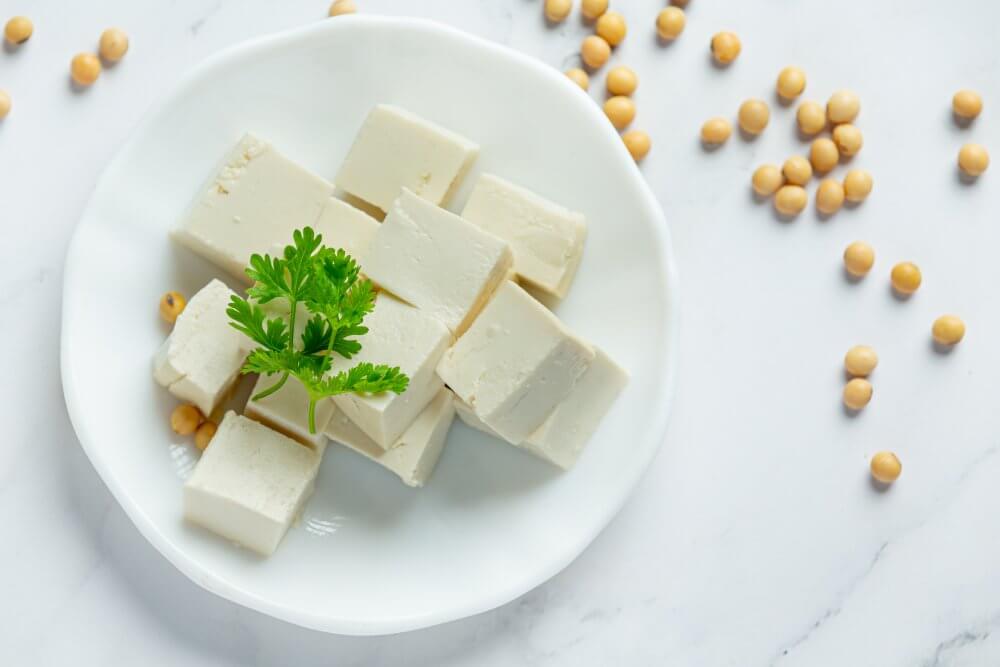 alimentos-con-mas-proteinas-tofu-soja-concepto-nutricion-alimentaria